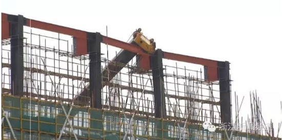 五一假期，杭州一工地的起重機(jī)吊機(jī)倒塌，造成1人重傷，3人輕傷